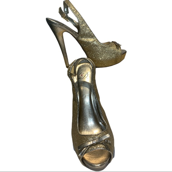 Delicious Gold Sparkly Shoes Size 7 - Picture 5 of 10